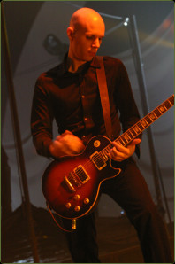 aperfectcircle-live1-0204.jpg